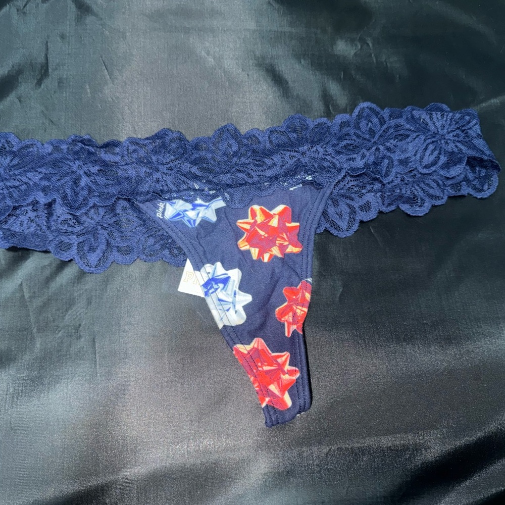 2 pair PINK VICTORIA SECRET THONG PANTIES 
Size large lace wide band nwt